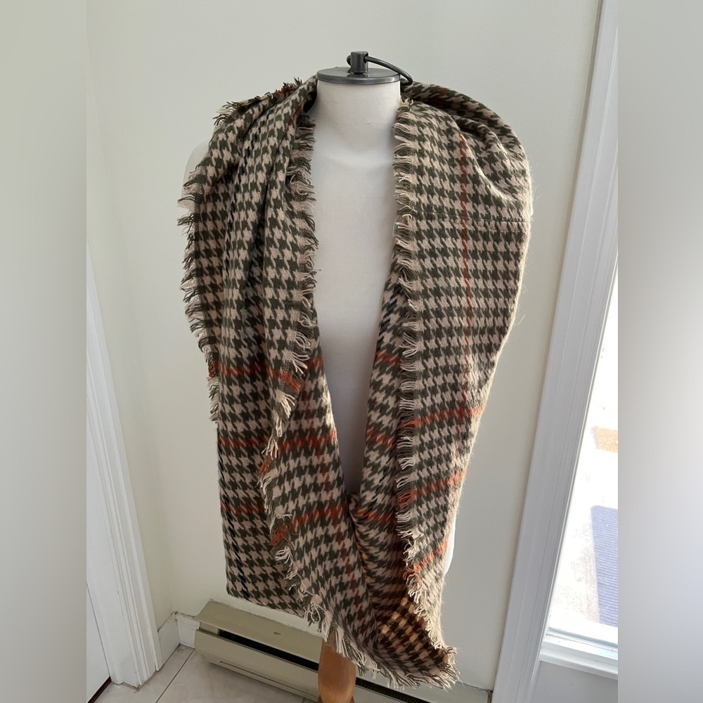 Tube scarf, green and orange